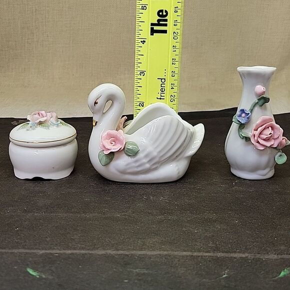 Porcelain Swan, Vase And Lefton Ring Box - Picture 16 of 16